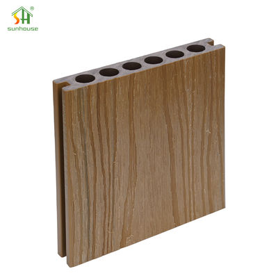 좋은 가격 실외 미끄러지지 않는 WPC 데크 바닥 145x20mm 엠보스 텍스처 온라인으로